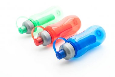 renkli plastik su şişesi veya kantin