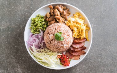 Pirinç ve karides ezmesi.