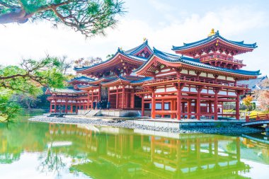 Güzel mimari Byodo içinde Kyoto tapınakta.