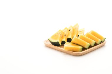 beyaz üzerine taze sarı karpuz 