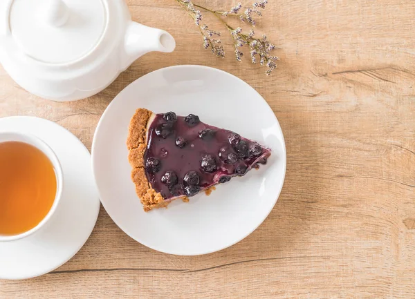 böğürtlenli turta çay ile