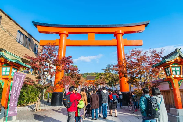Santuario de Fushimi Inari, Japón - 2016 NOV 23: es un Shin importante — Foto de Stock