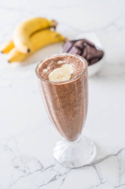 Çikolatalı muzlu milkshake