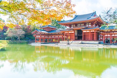 Güzel mimari Byodo içinde Kyoto tapınakta.