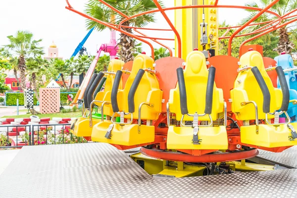 Renkli lunapark treni koltuk eğlence parkı 