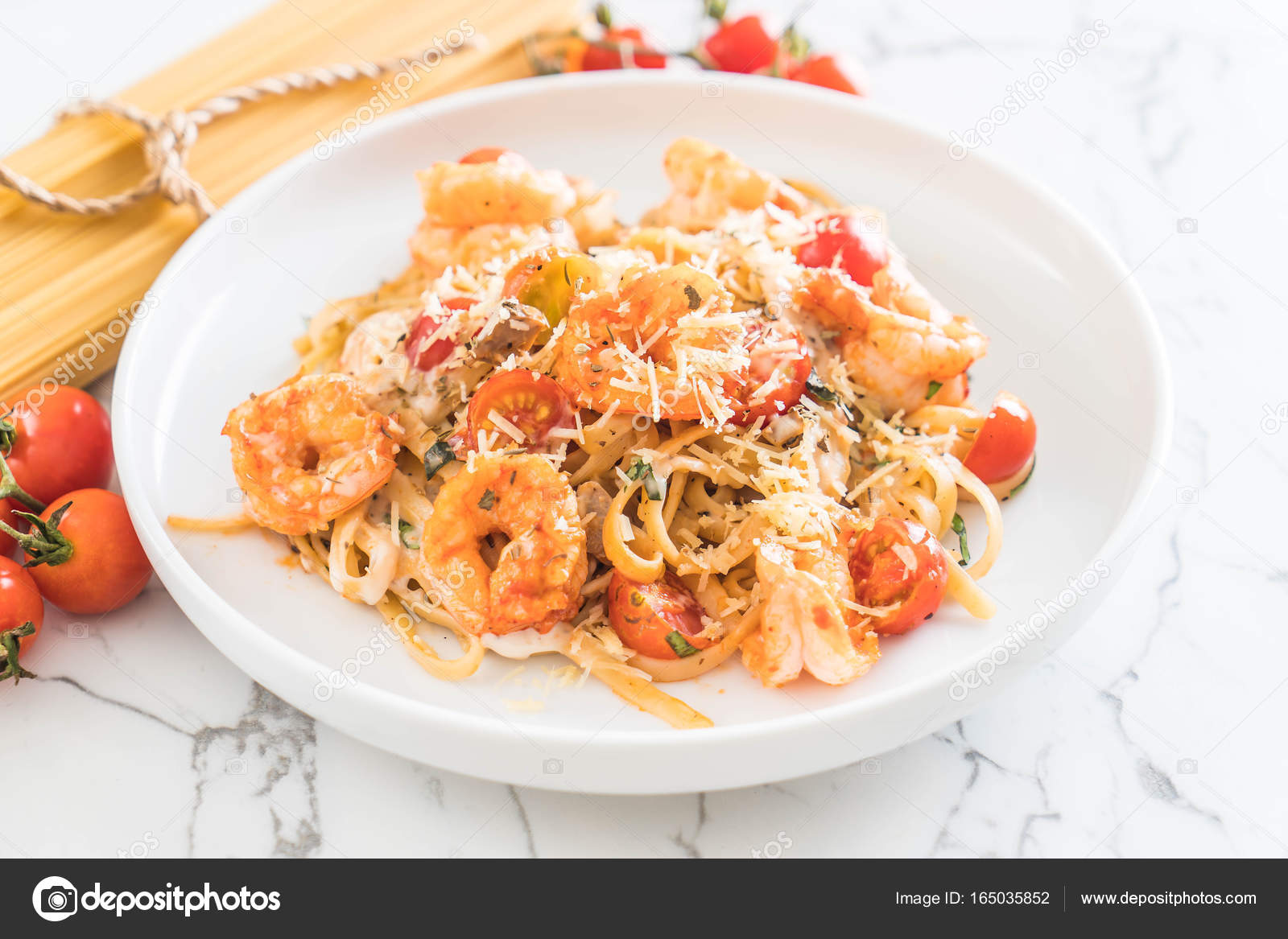 Domatesli Fesleğenli Spaghetti Domatesli Fesleğenli Spaghetti
