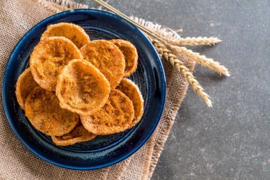 kurutulmuş rendelenmiş domuz etinin pirinç kraker