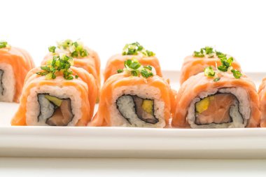 ızgara somon suşi roll - Japon gıda tarzı