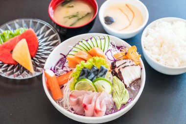 Karışık sashimi seti