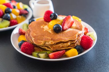 mix meyve ile gözleme