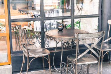 boş masa ve sandalye Cafe