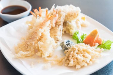 kızarmış karides (tempura)