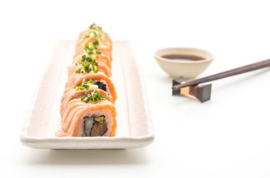 ızgara somon suşi roll - Japon gıda tarzı