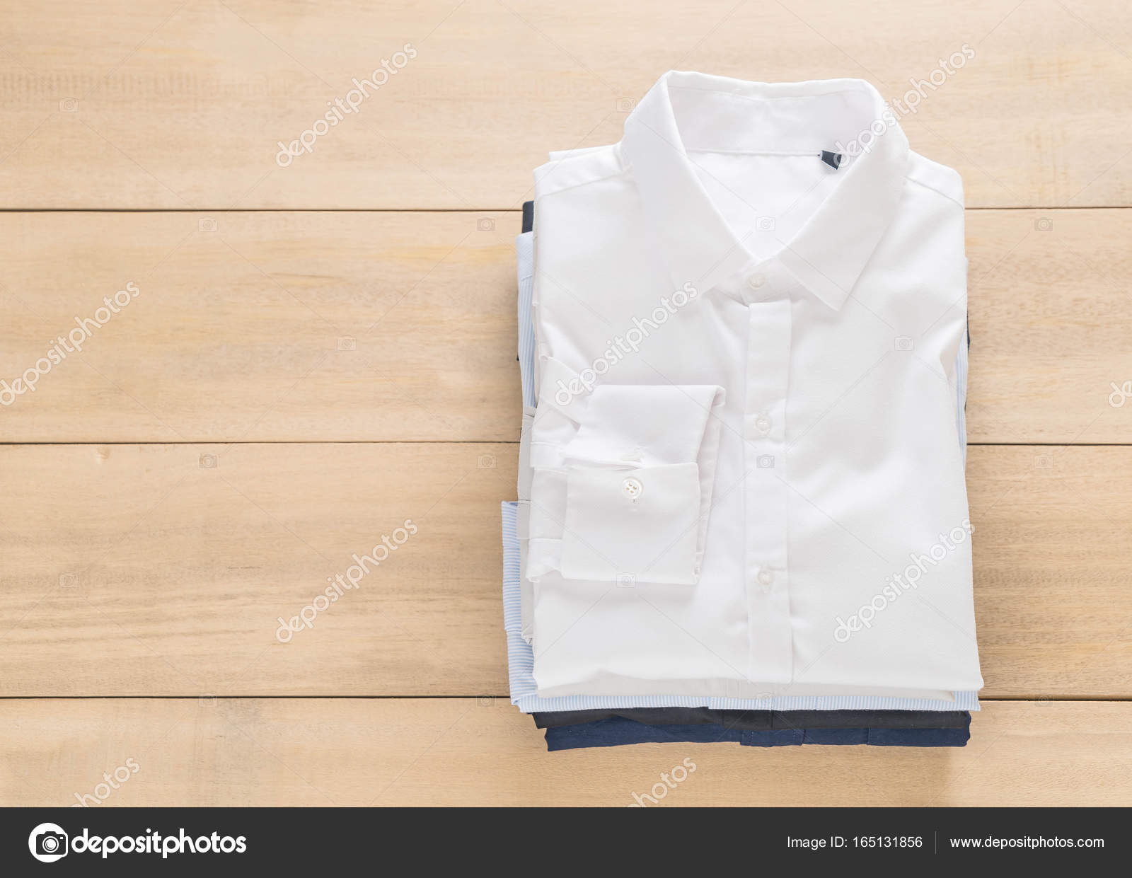 Stockfoto Vouwen © Topntp165131856 Shirt Stapel — eIWH29YDE