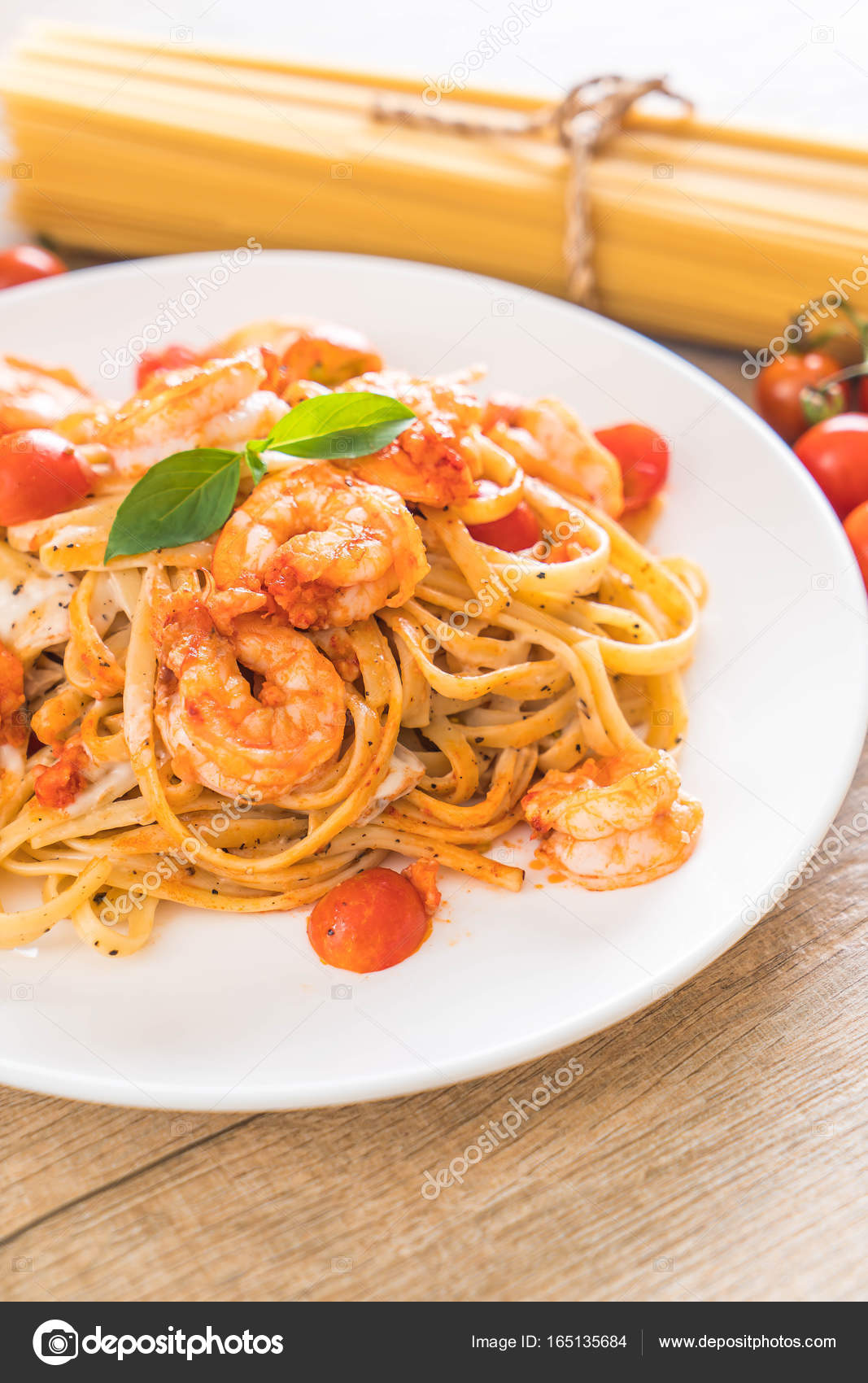 Domatesli Fesleğenli Spaghetti Domatesli Fesleğenli Spaghetti