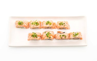 ızgara somon suşi roll - Japon gıda tarzı