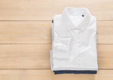 Gömlek Katlama yığını