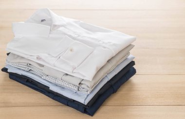 Gömlek Katlama yığını