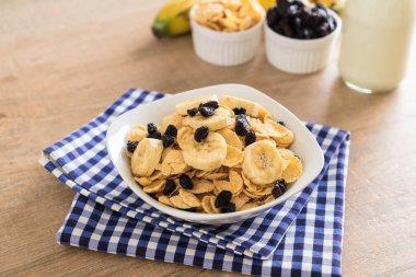 muz, Kuru üzüm ve süt ile tahıl 