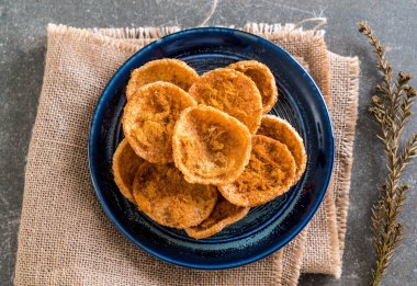 kurutulmuş rendelenmiş domuz etinin pirinç kraker