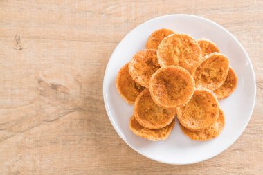 kurutulmuş rendelenmiş domuz etinin pirinç kraker