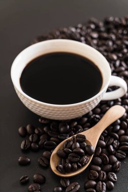 Kahve fincanı ve fasulye