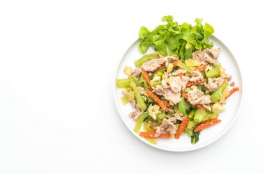 Tavada kızartılmış Shanghai Noodle domuz eti ile