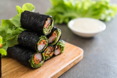 Yosun Salata rulo Yengeç sopa ile
