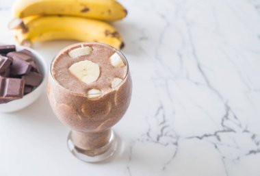 Çikolatalı muzlu milkshake