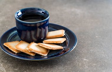 çay bisküvi ile
