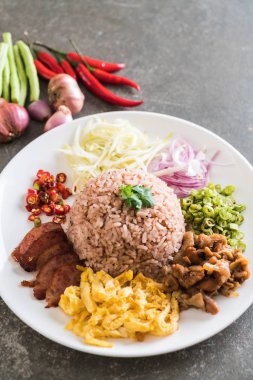 Pirinç ve karides ezmesi.