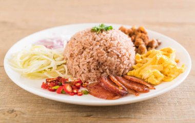 Pirinç ve karides ezmesi.