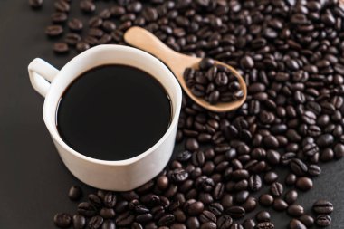 Kahve fincanı ve fasulye