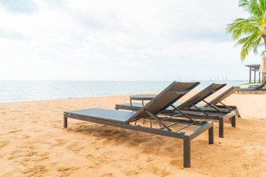 Güzel tropikal okyanus ya da deniz ve kum plaj 