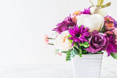 Vazoda Çiçekler buket