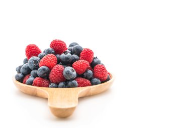 taze yaban mersini ve rasberry beyaz