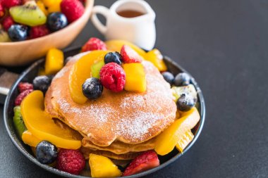 mix meyve ile gözleme