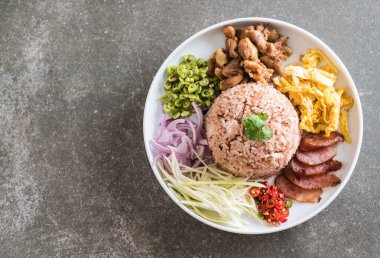 Pirinç ve karides ezmesi.