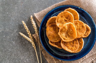 kurutulmuş rendelenmiş domuz etinin pirinç kraker