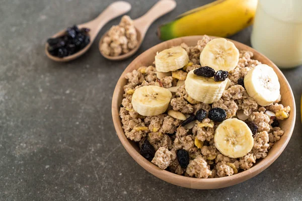 Granola muz, Kuru üzüm ve süt ile 