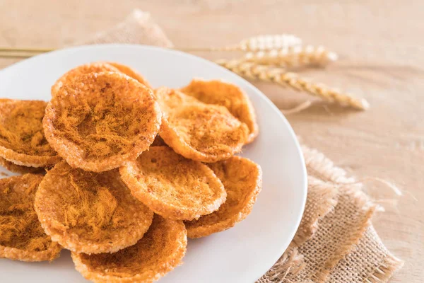 kurutulmuş rendelenmiş domuz etinin pirinç kraker