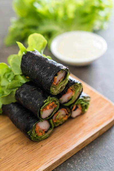 Yosun Salata rulo Yengeç sopa ile