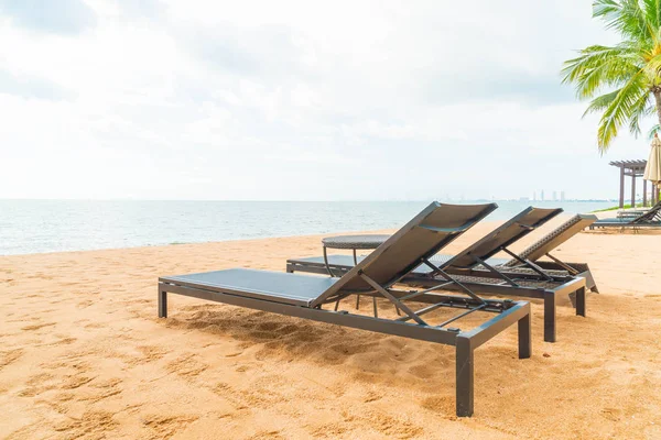 Güzel tropikal okyanus ya da deniz ve kum plaj 