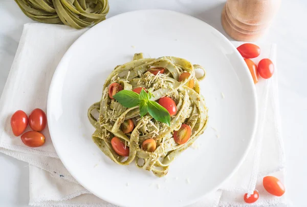 ıspanak fettuccine domates ile