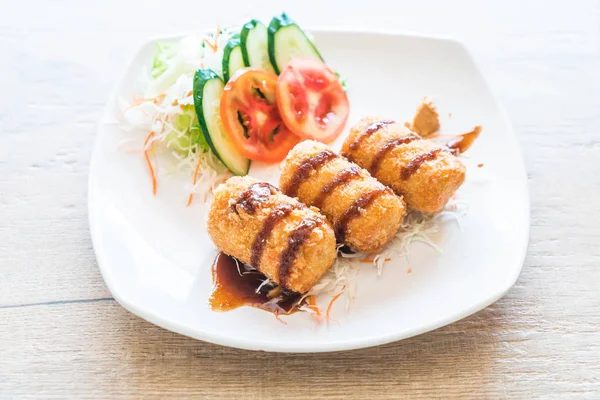 Kızarmış patates Tonkatsu sos ile