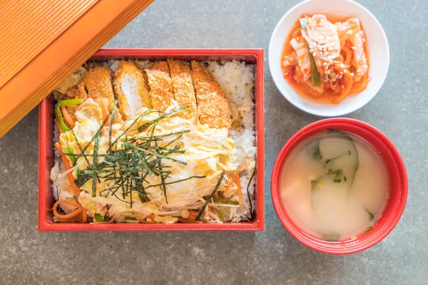 Kızarmış pirzola domuz (katsudon)  