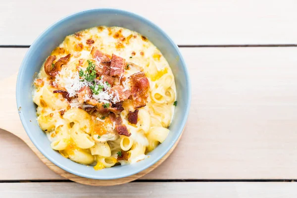 Peynir ve pastırma ile makarna