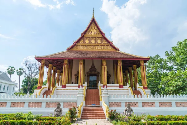 Belle architecture au temple Haw Phra Kaew — Photo