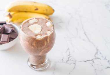 Çikolatalı muzlu milkshake