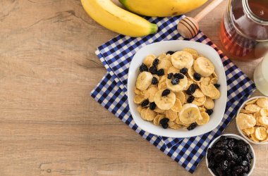 muz, Kuru üzüm ve süt ile tahıl 